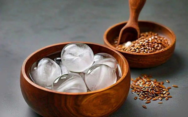 DIY Flaxseed Gel Ice Cubes for Clear Skin & Pore Perfection